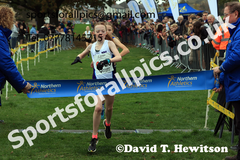 Girls Under-13s relay, 2025 Northern Cross Country Relays, Graves Park, Sheffield. Photo: David T. Hewitson/Sports for All Pics
